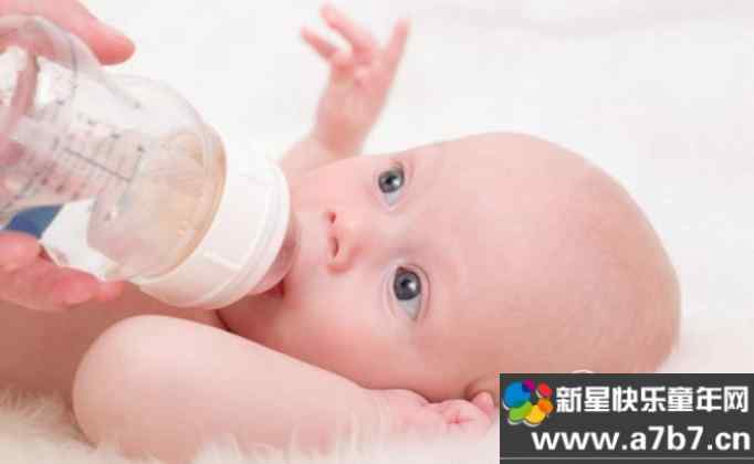 如何把握宝宝的吃奶量呢？