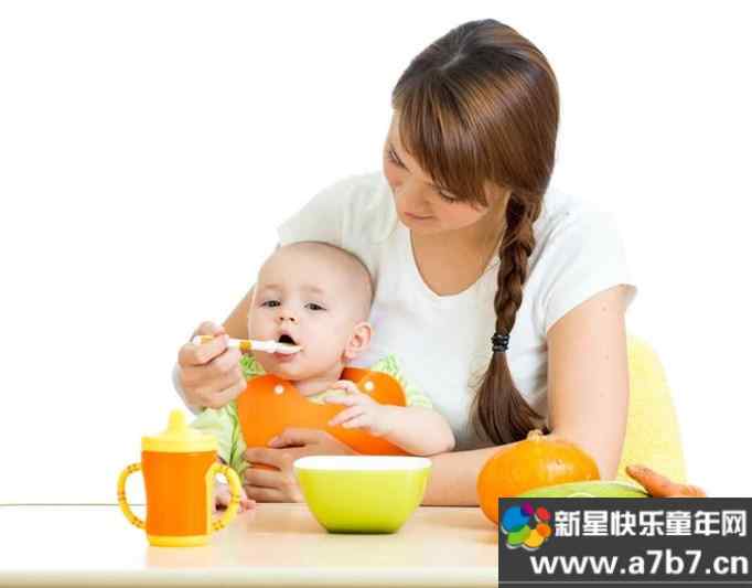 十个月的宝宝应该怎样吃辅食？