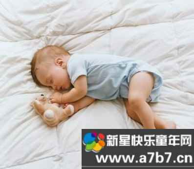 怎么防止宝宝晚上睡觉蹬被子