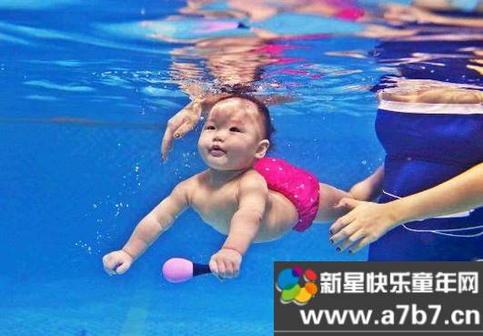 宝宝去游泳馆游泳如何避免各类危险的发生